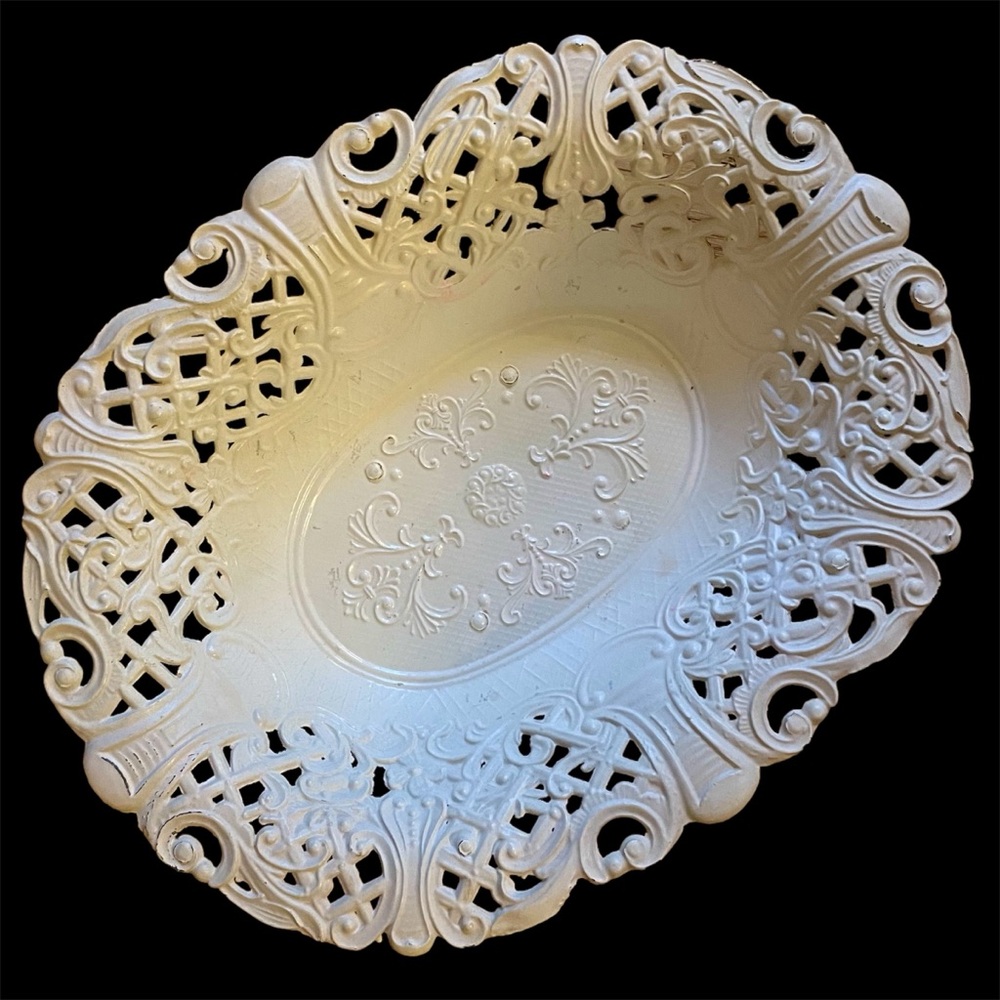 Italian vtg. metal intricate oval bowl in off white/stamped C.T.7 Made in Italy!